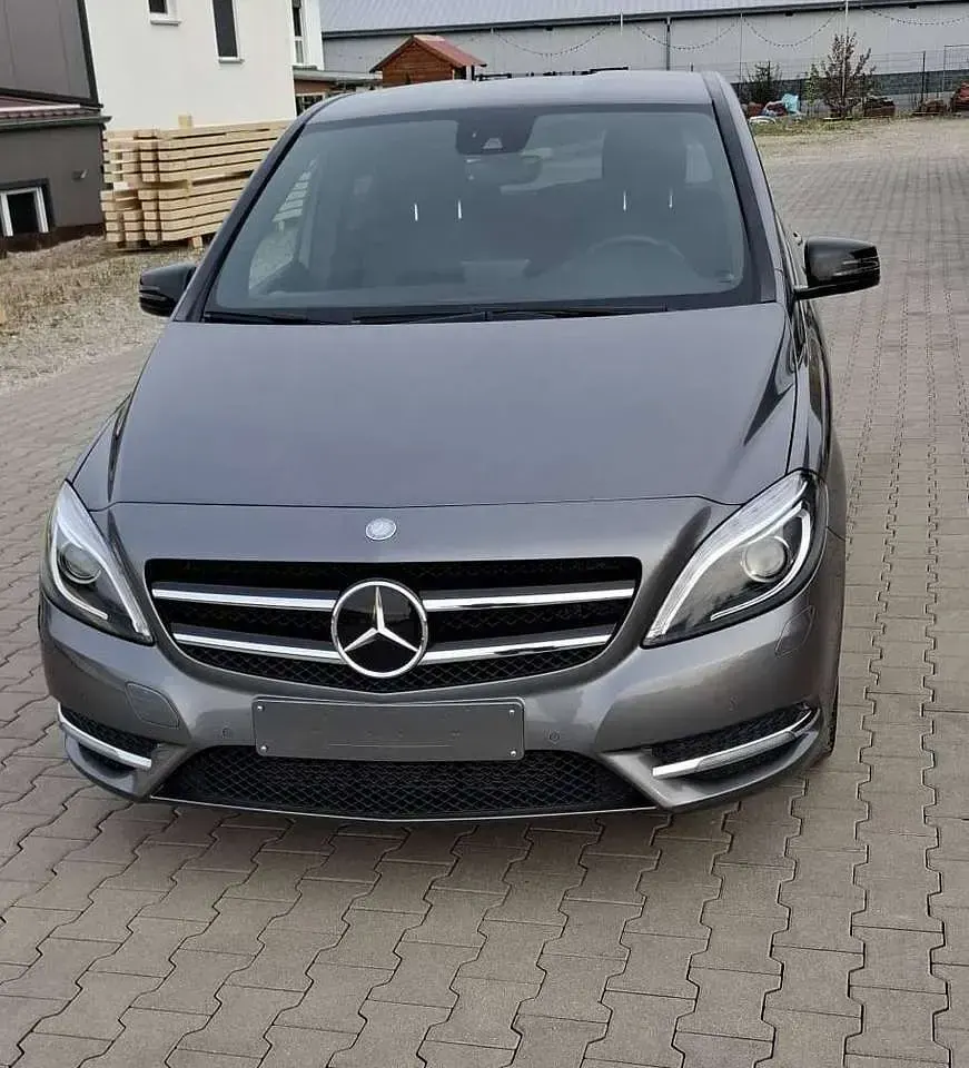 Gebraucht Mercedes B200 136 PS (100 kW) 2012 Grau Kleinwagen
