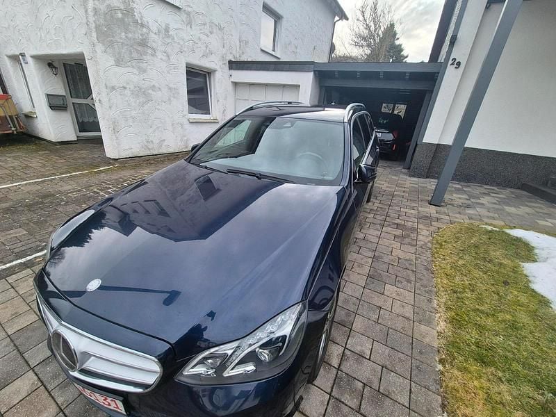 Blau Gebraucht 2014 Mercedes E300 Kombi | 16.999 € (Fairer Preis) - Bild 1/4