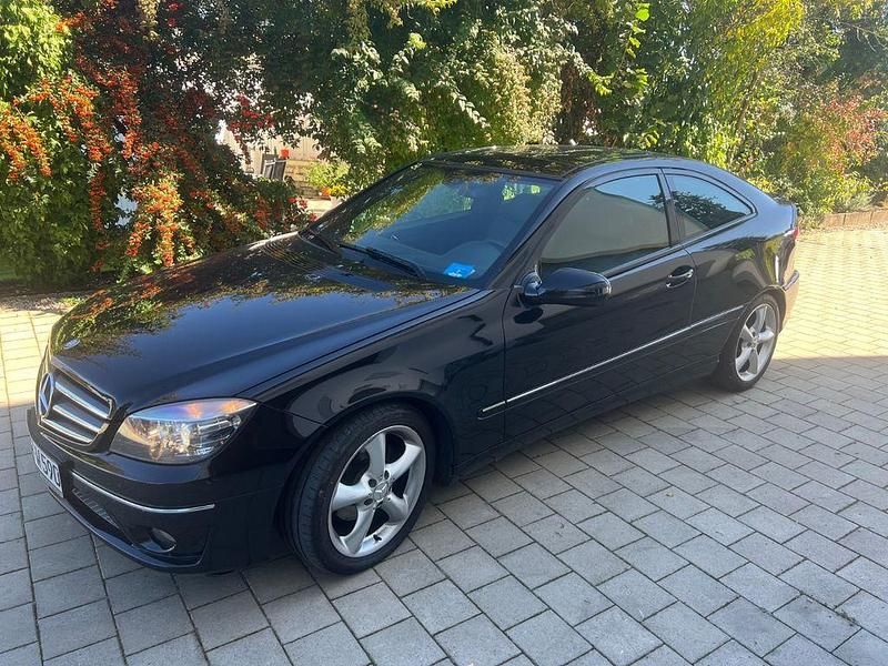 Schwarz Gebraucht 2011 Mercedes CLC180 Kleinwagen | 9.900 € - Bild 1/4