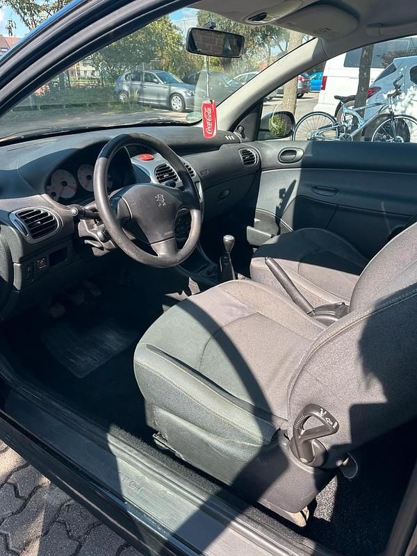 Gebraucht Peugeot 206 75 PS (55 kW) 2008 Schwarz Coupé