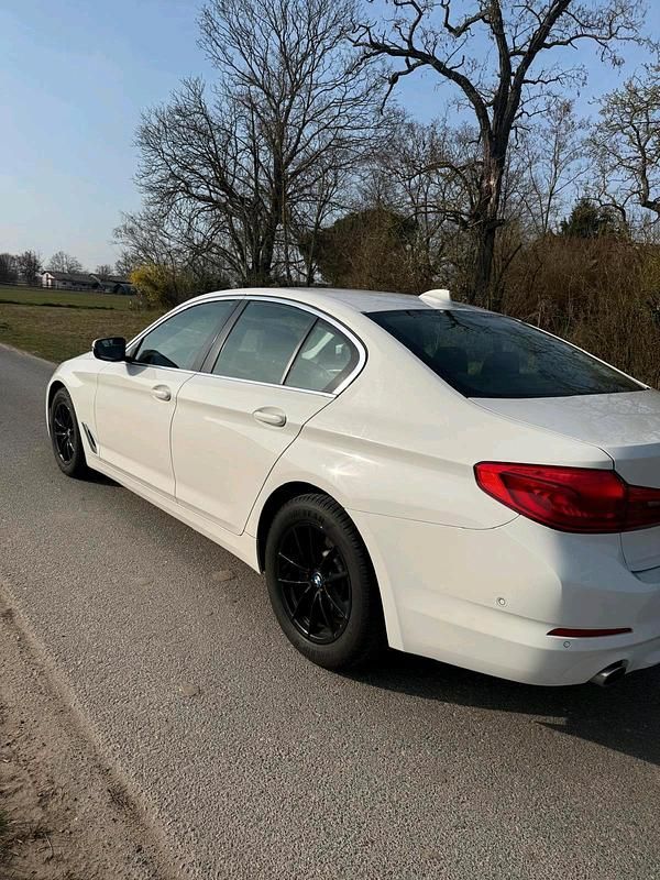 Gebraucht BMW 525 231 PS (169 kW) 2019 Weiß Limousine