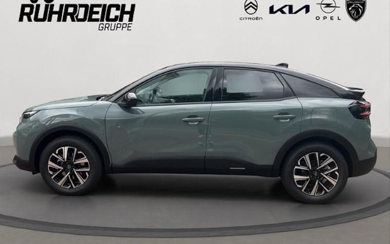 Neu Citroën C4 PureTech 131 PS (96 kW) 2025 Manhatten grün Limousine