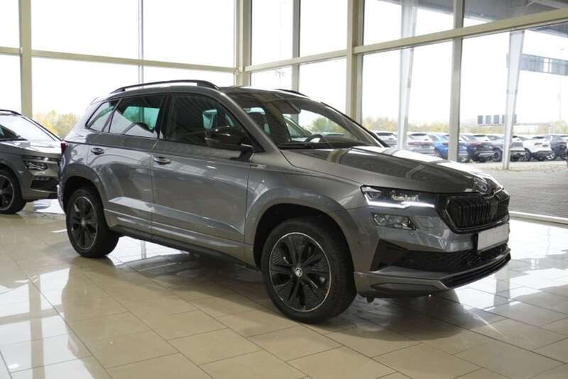 Graphite grau Neu 2025 Skoda Karoq SportLine SUV | 38.710 € (Fairer Preis) - Bild 1/3
