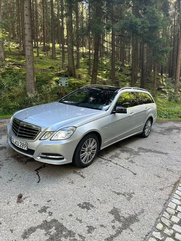 Gebraucht Mercedes E350 Avantgarde 231 PS (169 kW) 2010 Silber Kombi