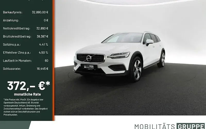 Używany Volvo V60 CC Plus 197 KM (144 kW) 2023 Biały Kombi