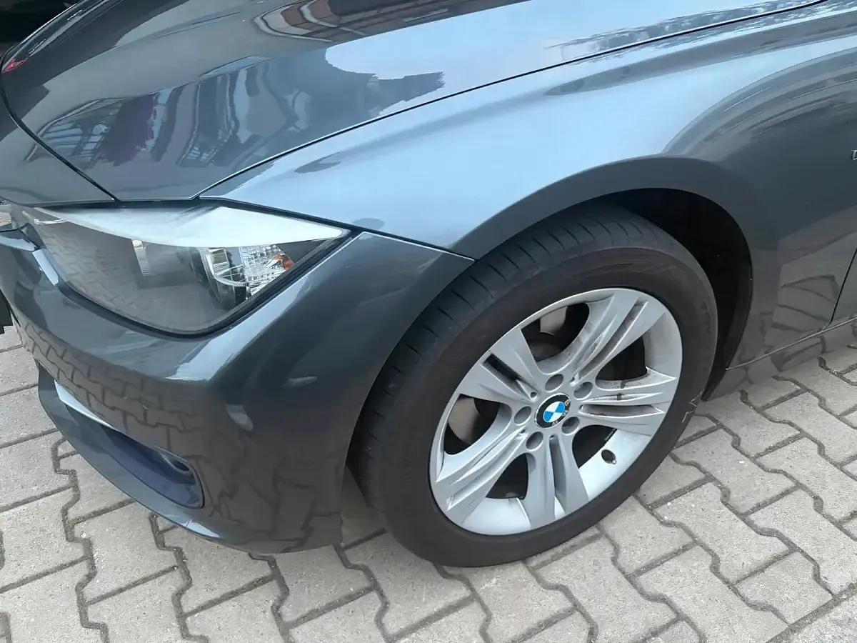 Gebraucht BMW 318 Sport Line 143 PS (105 kW) 2014 Grau Limousine