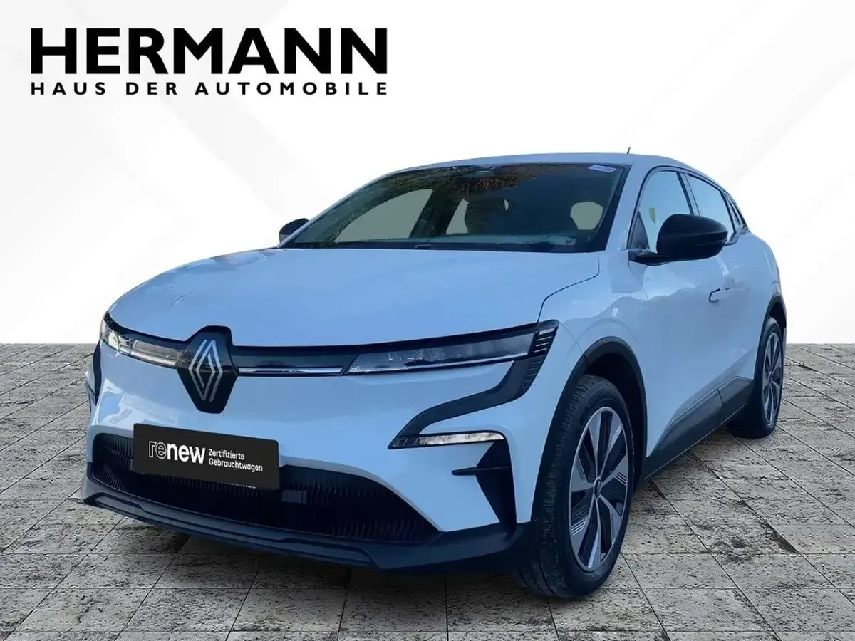 Używany Renault Megane E-Tech Evolution 96 kW (131 KM) 2023 Biały Sedan/Limuzyna