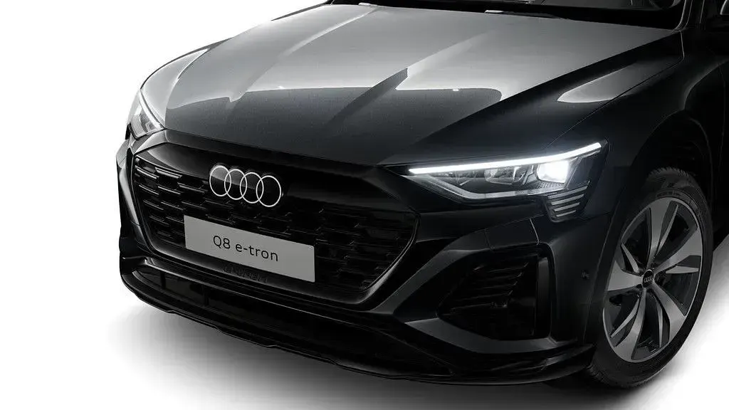 Gebraucht Audi Q8 e-tron S-Line 250 kW (340 PS) 2023 Daytonagrau perleffekt SUV