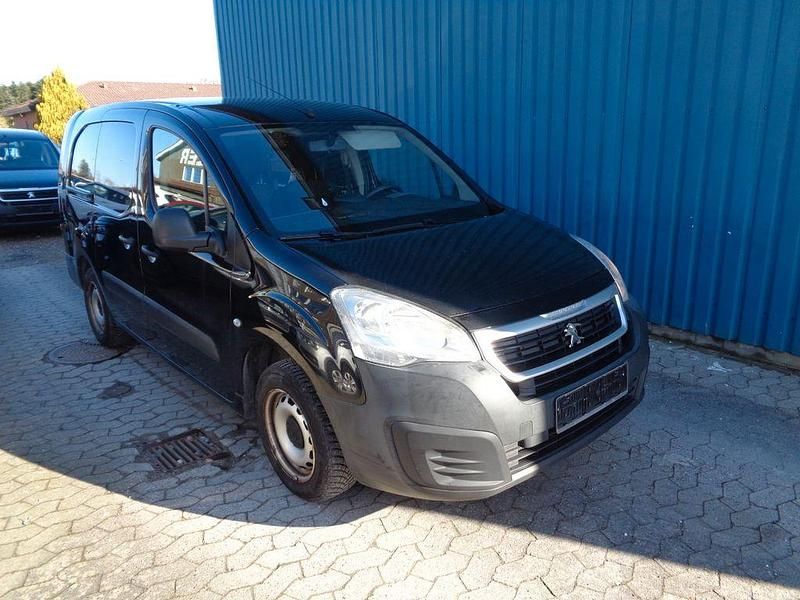 Gebraucht Peugeot Partner Premium 99 PS (72 kW) 2017 Schwarz Van / Kleinbus