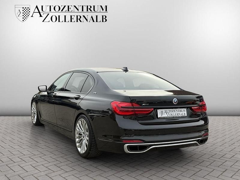 Gebraucht BMW 750 Sport Line 449 PS (330 kW) 2016 Saphirschwarz metallic Limousine