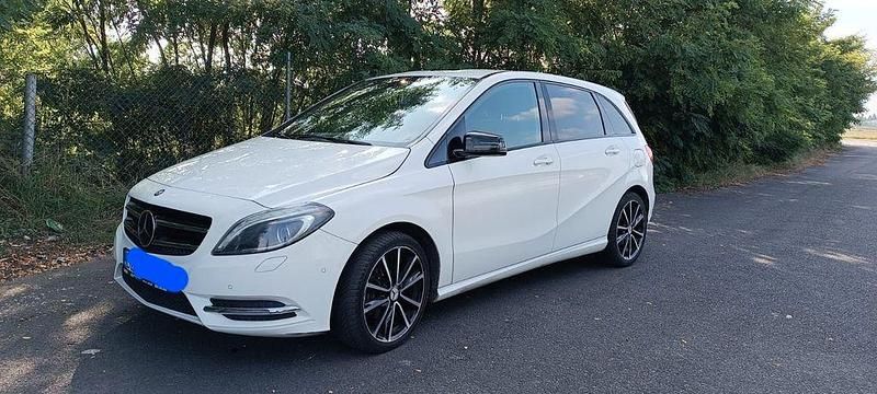 Weiß Gebraucht 2013 Mercedes B200 Sport Van / Kleinbus | 12.800 € (Fairer Preis) - Bild 1/4