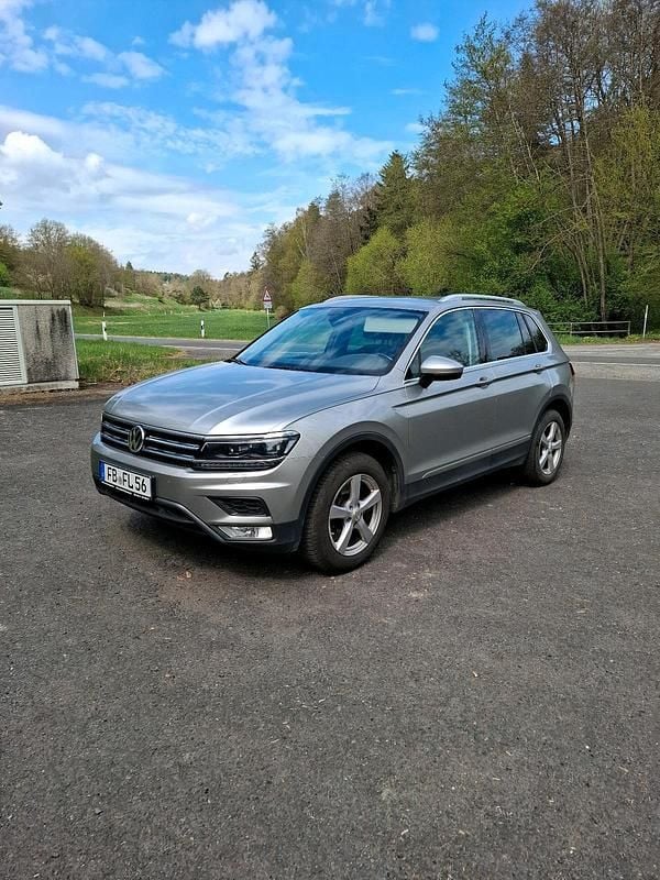 Grau Gebraucht 2017 VW Tiguan Highline SUV | 17.900 € (Superpreis) - Bild 1/4