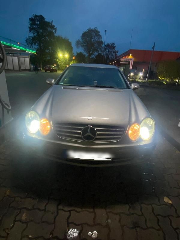 Grau Gebraucht 2003 Mercedes CLK200 Coupé | 3.100 € - Bild 1/4