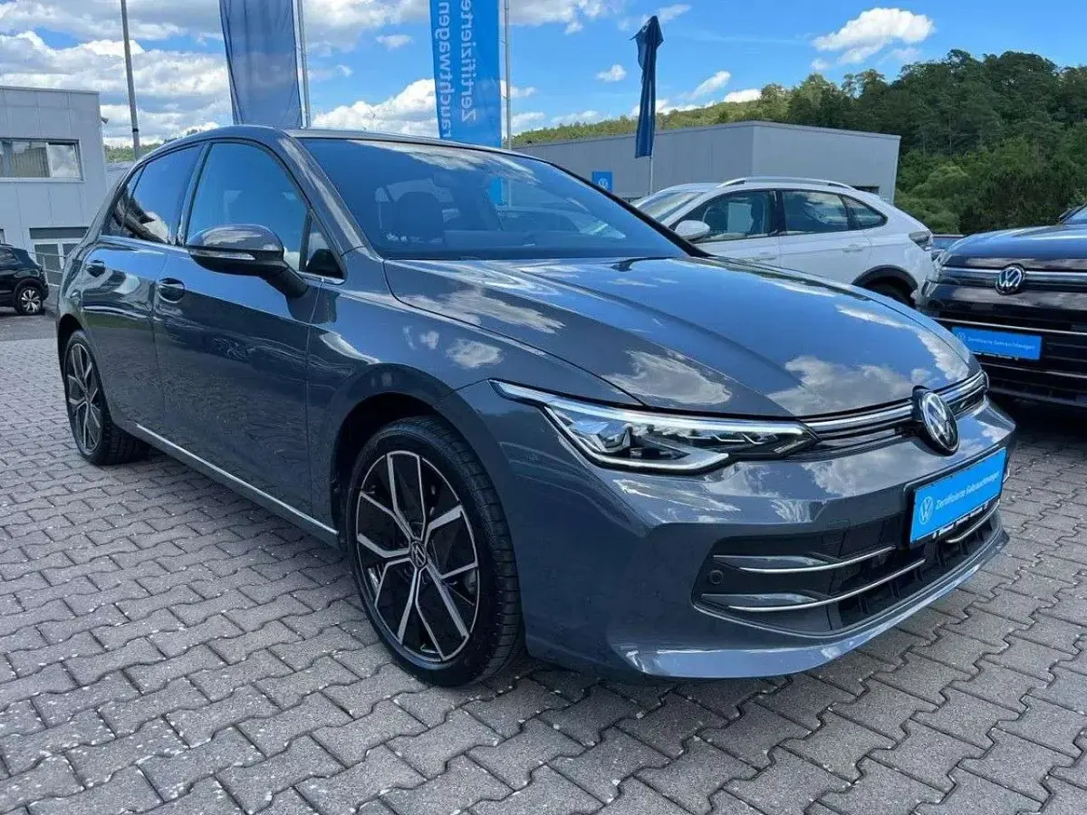 Gebraucht VW Golf VIII Edition 150 PS (110 kW) 2024 Delfingrau Limousine