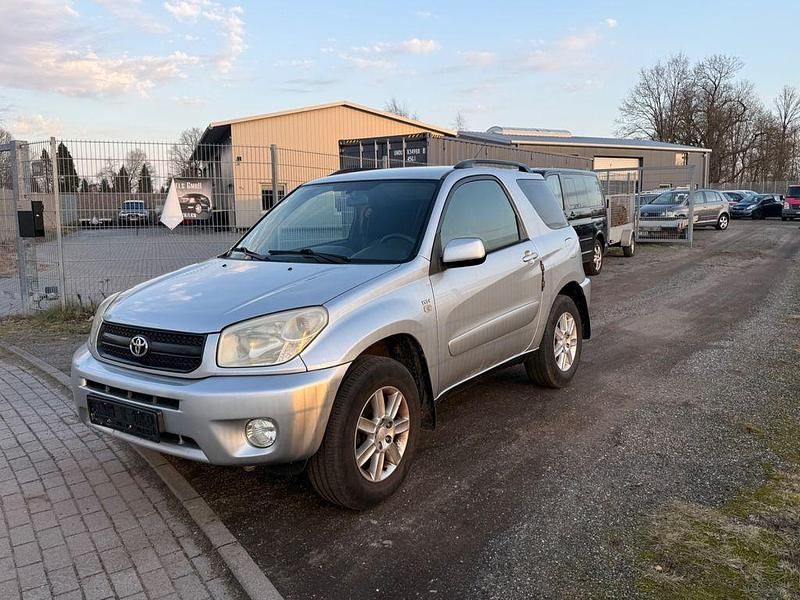 Gebraucht Toyota RAV4 Basis 125 PS (91 kW) 2005 Silber SUV