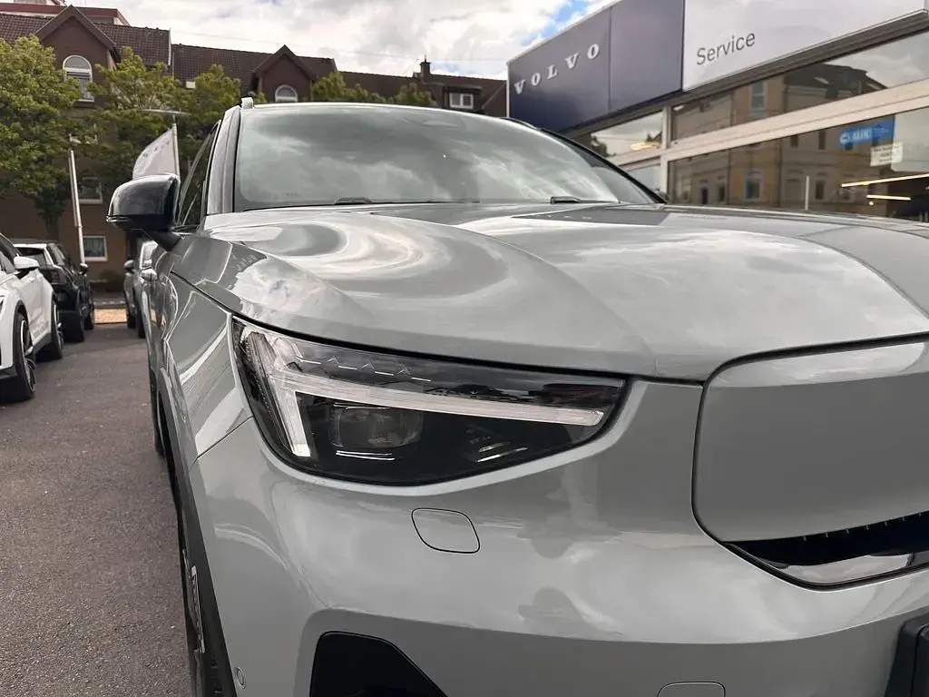 Używany Volvo EX40 Ultra 185 kW (252 KM) 2025 Szary SUV