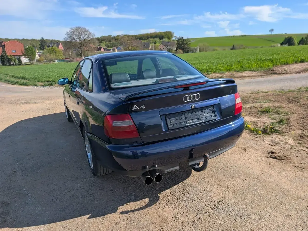 Usata Audi A4 125 CV (91 kW) 1998 Blu Berlina