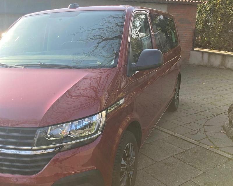 Gebraucht VW Multivan 150 PS (110 kW) 2021 Rot Van