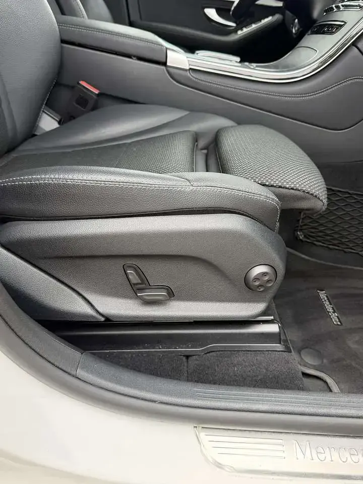 Gebraucht Mercedes GLC200 AMG line 197 PS (144 kW) 2020 SUV