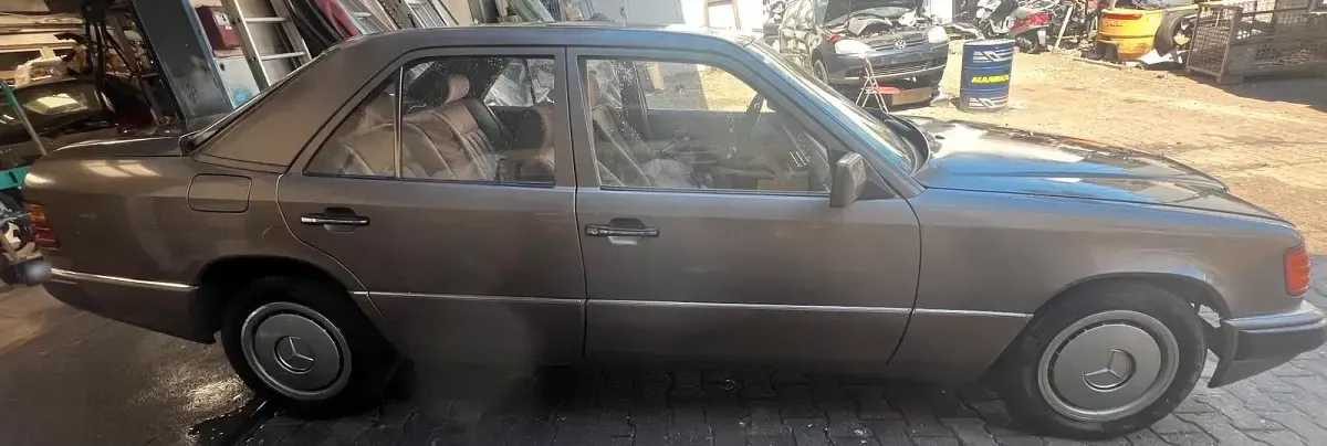 Gebraucht Mercedes 200 118 PS (86 kW) 1990 Braun Limousine