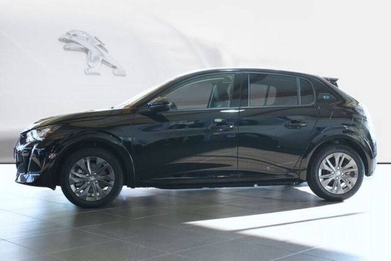 Gebraucht Peugeot e-208 Allure 100 kW (136 PS) 2023 Schwarz Kleinwagen