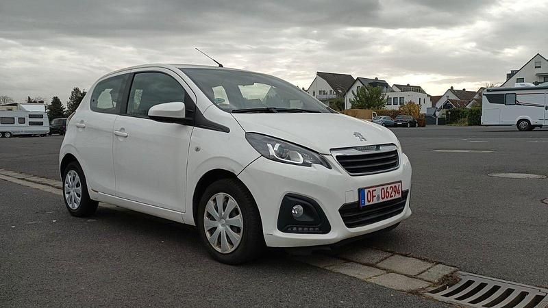 Gebraucht Peugeot 108 Active 72 PS (52 kW) 2020 Weiß Kleinwagen