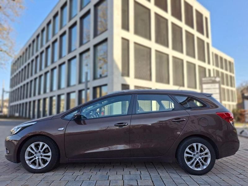 Gebraucht Kia Ceed Edition 7 90 PS (66 kW) 2014 Braun Kleinwagen