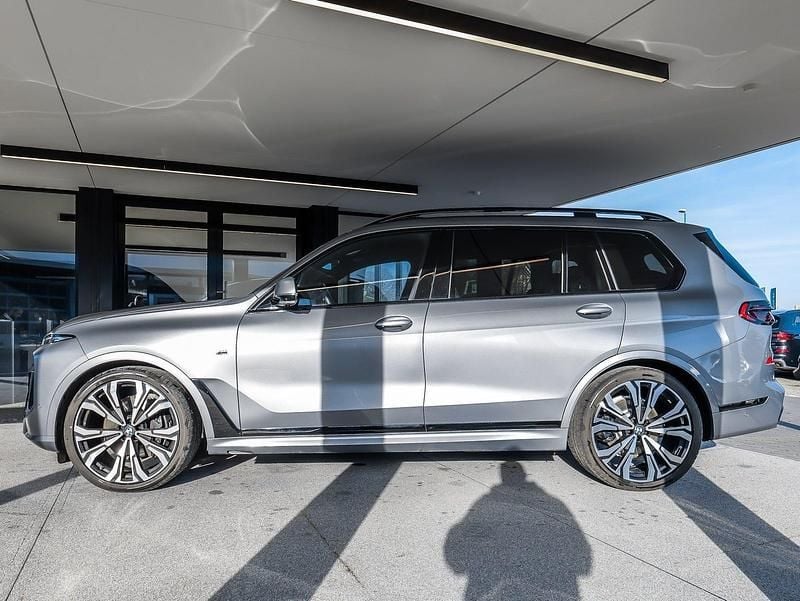 Gebraucht BMW X7 M Sport 352 PS (258 kW) 2025 Grau SUV