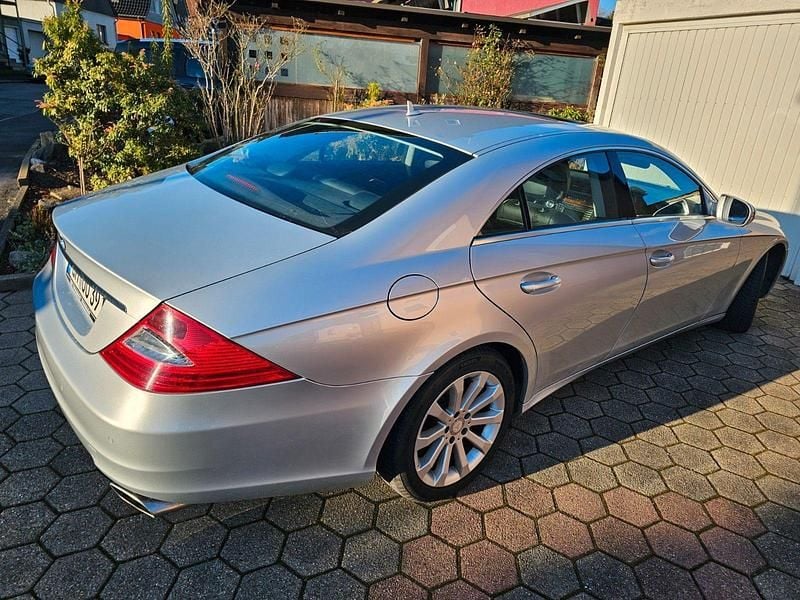 Silber Gebraucht 2009 Mercedes CLS350 Coupé | 12.400 € (Guter Preis) - Bild 1/4