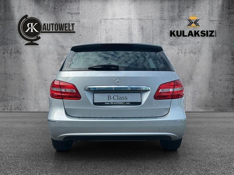 Gebraucht Mercedes B200 156 PS (114 kW) 2012 Silber Van / Kleinbus