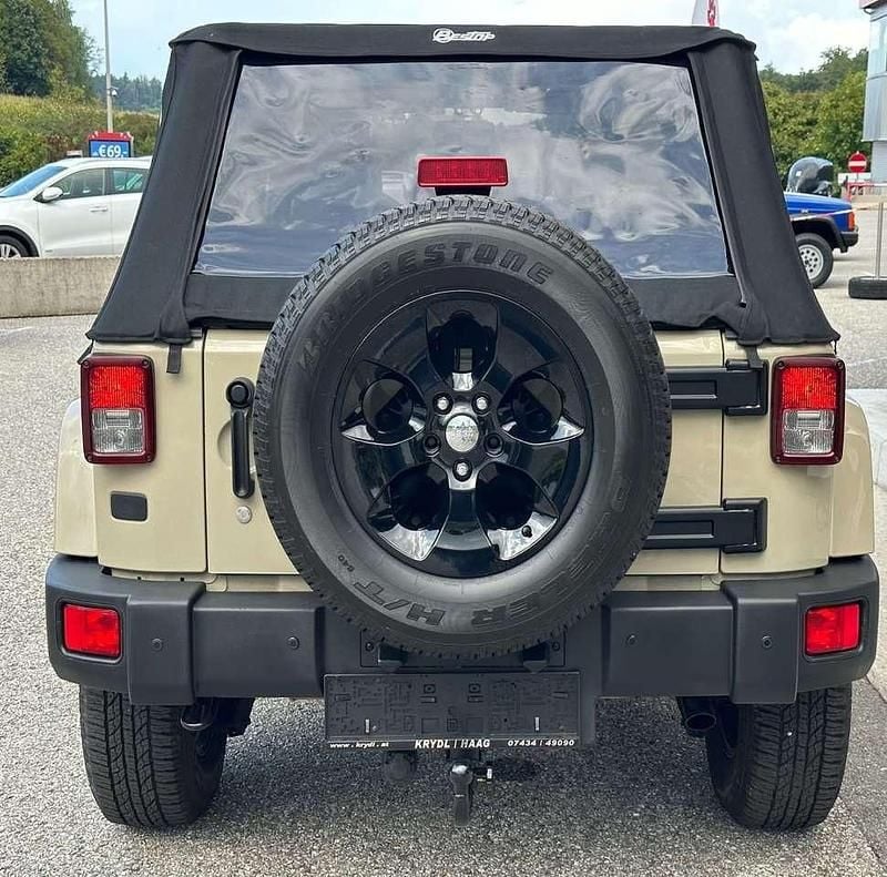 Gebraucht Jeep Wrangler Unlimited 200 PS (147 kW) 2018 Beige SUV