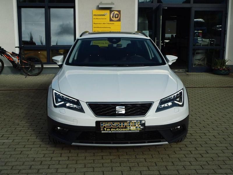 Weiß Gebraucht 2019 Seat Leon X-Perience 4Drive Kombi | 23.900 € - Bild 1/4