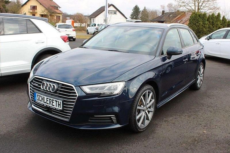 Blau Gebraucht 2020 Audi A3 e-tron Sport Kleinwagen | 19.850 € (Fairer Preis) - Bild 1/4
