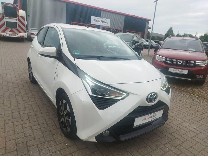 Weiß Gebraucht 2020 Toyota Aygo X-play Kleinwagen | 8.400 € (Guter Preis) - Bild 1/4