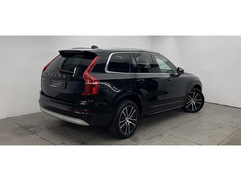 Gebraucht Volvo XC90 Pro 235 PS (172 kW) 2021 Onyx black (metallic) SUV