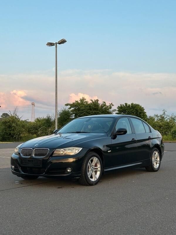 Schwarz Gebraucht 2010 BMW 318 Limousine | 5.000 € (Guter Preis) - Bild 1/4