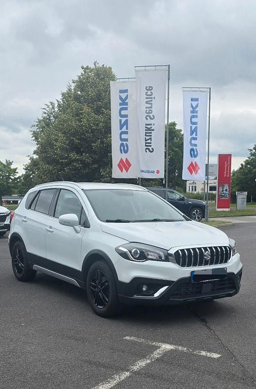 Weiß Gebraucht 2018 Suzuki SX4 S-Cross SUV | 15.900 € (Fairer Preis) - Bild 1/4