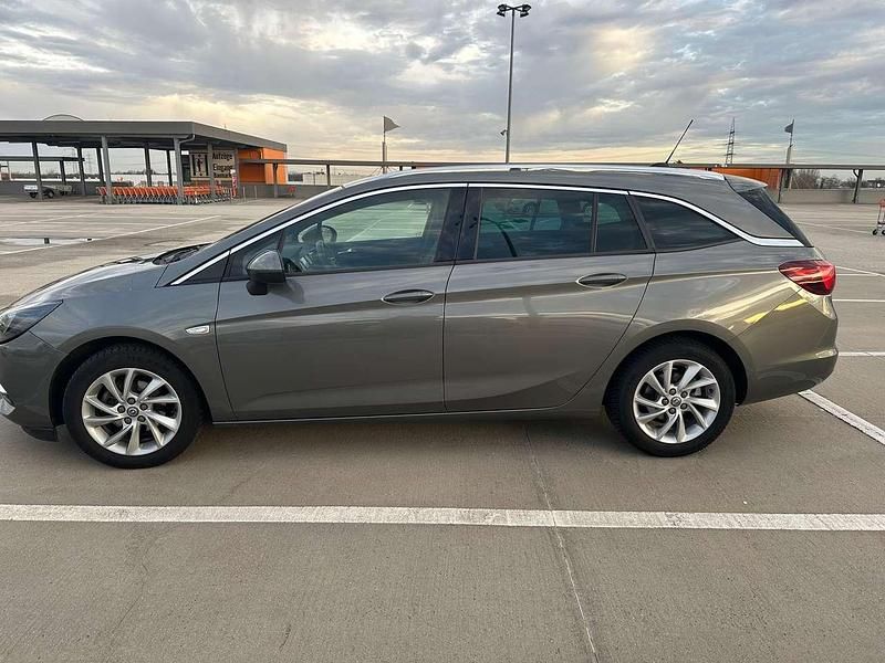 Grau Gebraucht 2020 Opel Astra Business Limousine | 15.500 € (Etwas zu teuer) - Bild 1/2