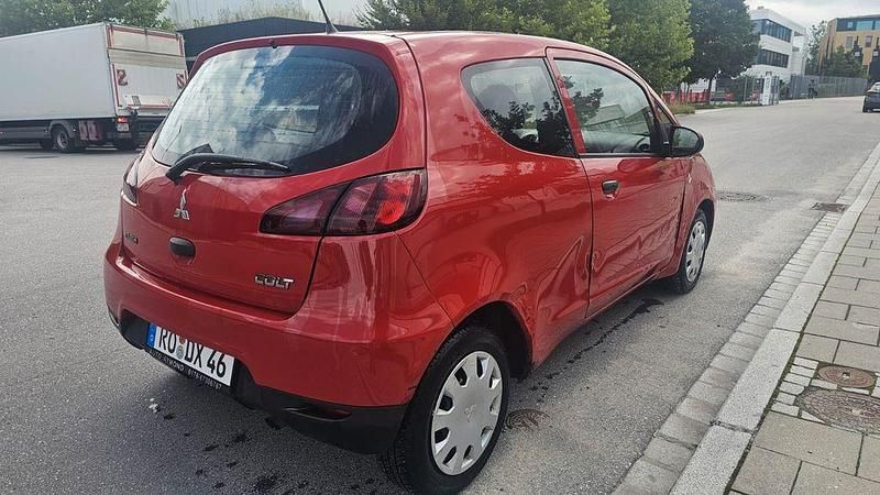 Gebraucht Mitsubishi Colt Basis 75 PS (55 kW) 2010 Rot Kleinwagen