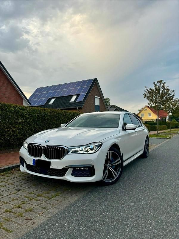 Weiß Gebraucht 2016 BMW 730 M Sport Limousine | 30.999 € (Fairer Preis) - Bild 1/4