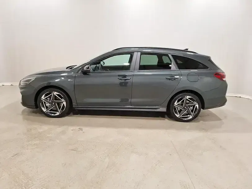 Neu Hyundai i30 N Line 140 PS (102 kW) 2025 Cypress green met. Kombi