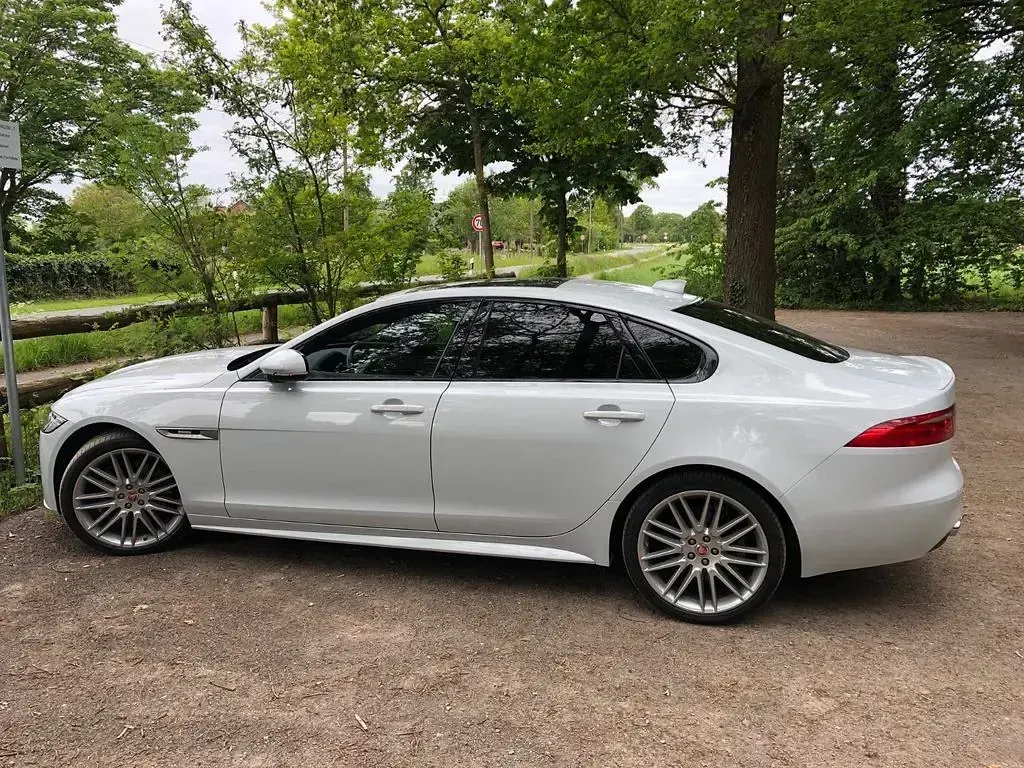 Gebraucht Jaguar XF R-Sport 300 PS (220 kW) 2017 Weiß Limousine
