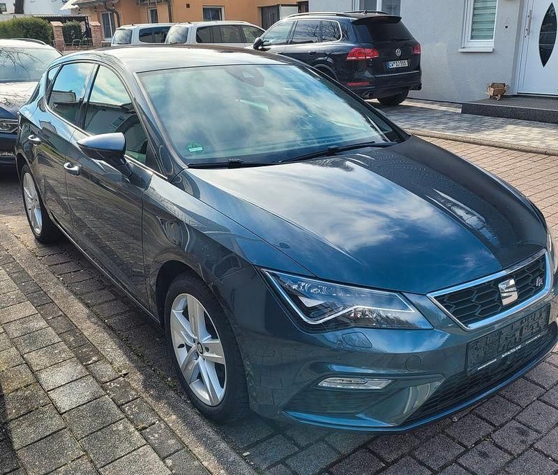 Grau Gebraucht 2019 Seat Leon FR Limousine | 12.900 € (Fairer Preis) - Bild 1/4