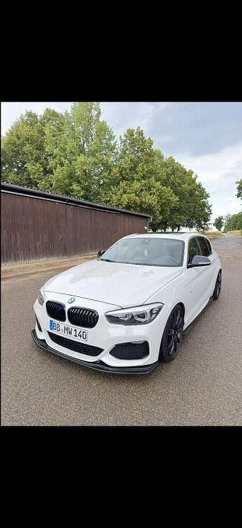 Weiß Gebraucht 2017 BMW M140 M Sport Limousine | 29.999 € (Fairer Preis) - Bild 1/4
