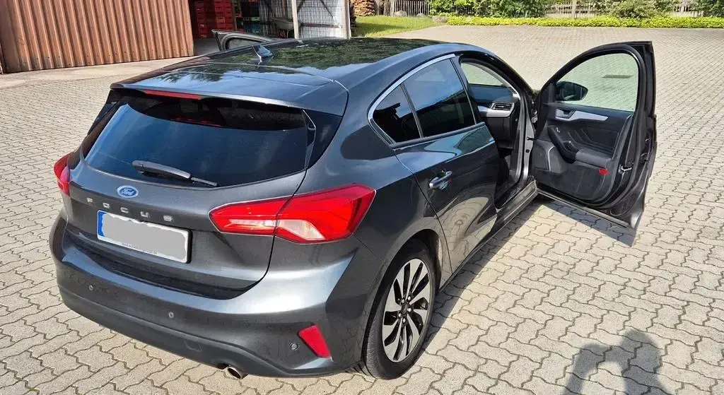 Gebraucht Ford Focus Cool & Connect 125 PS (91 kW) 2019 Grau Limousine
