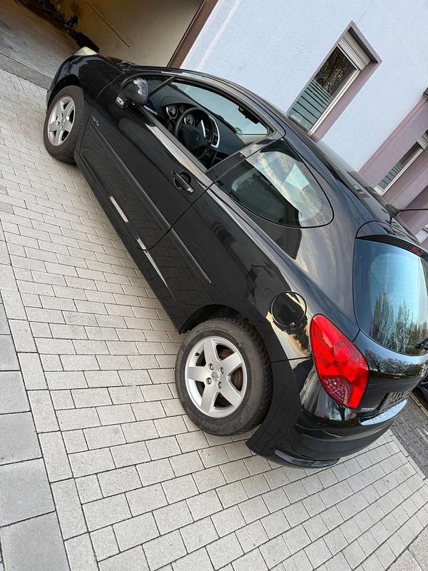 Gebraucht Peugeot 207 95 PS (69 kW) 2009 Coupé