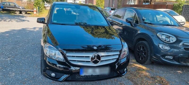 Schwarz Gebraucht 2013 Mercedes B180 Van / Kleinbus | 8.200 € (Fairer Preis) - Bild 1/4