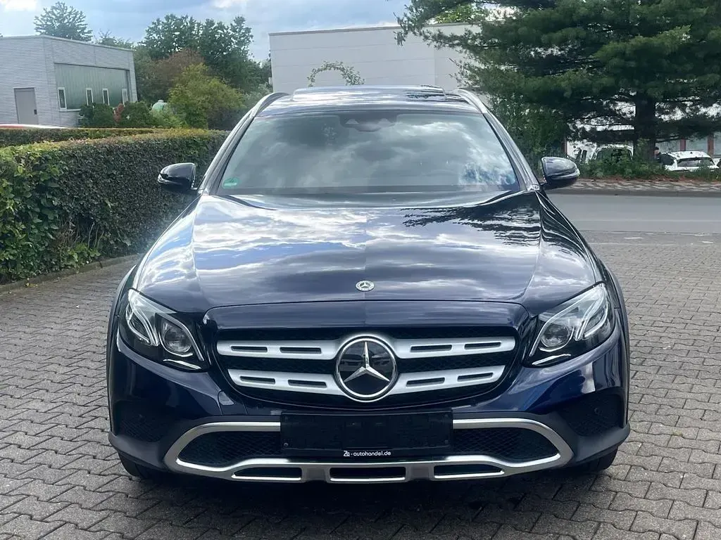Gebraucht Mercedes E220 All-Terrain 194 PS (142 kW) 2017 Blau Kombi