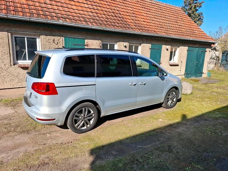 Gebraucht VW Sharan 150 PS (110 kW) 2012 Silber Van / Kleinbus
