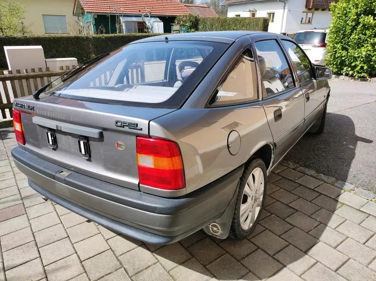 Gebraucht Opel Vectra 75 PS (55 kW) 1989 Grau Kleinwagen